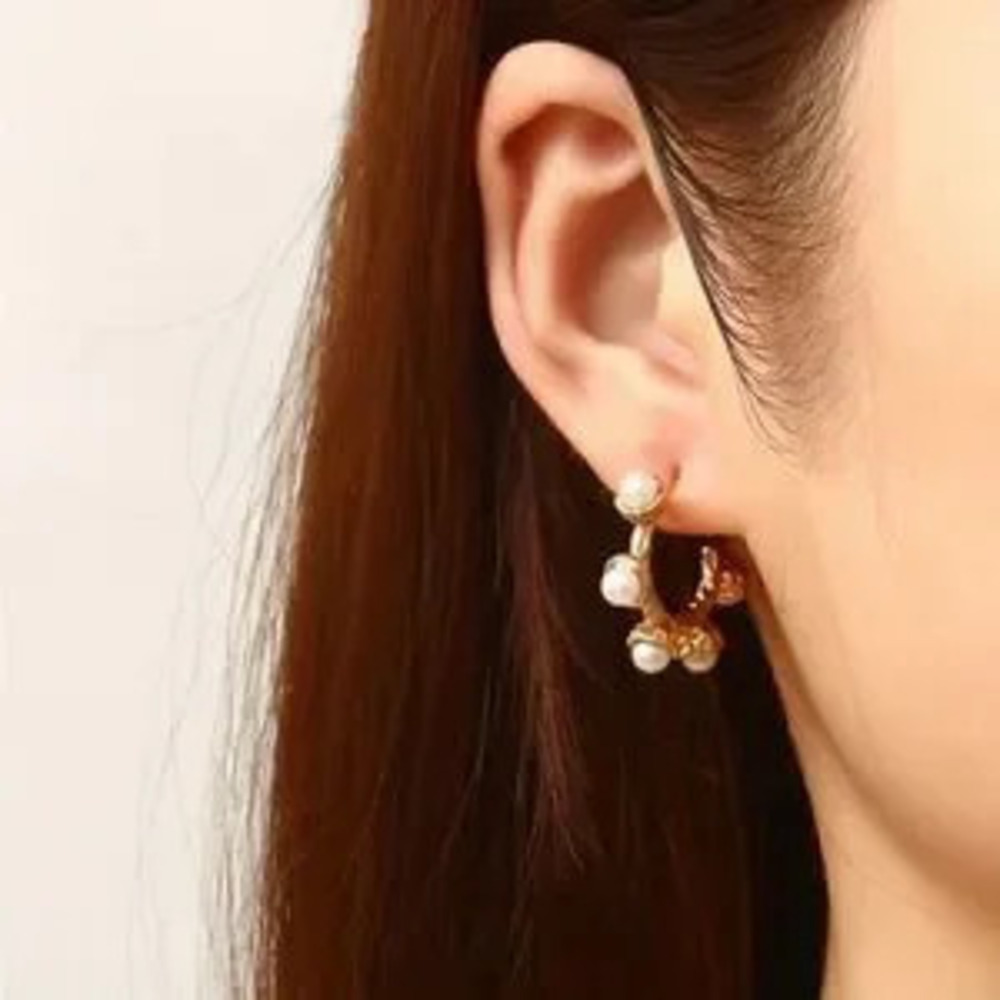 Pearl hoop earrings T22